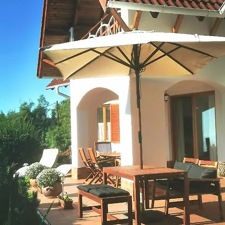 شقة Voeroesko Vendeghaz Balatonalmádi